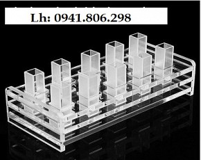 Thủy tinh hữu cơ so với giá đỡ màu